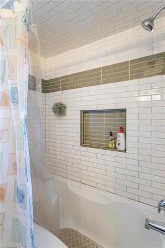 489 Alston Road, London, ON - Indoor Photo Showing Bathroom