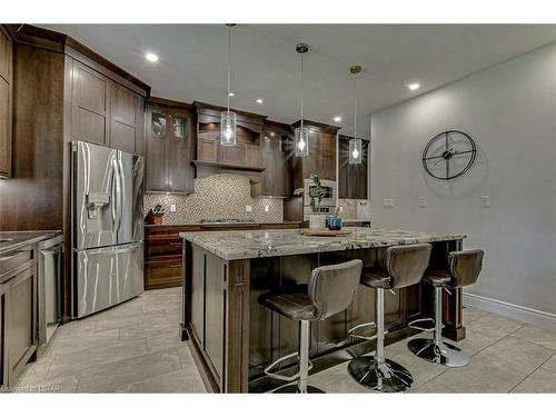 105 Union Avenue, Komoka, ON - Indoor Photo Showing Kitchen With Upgraded Kitchen