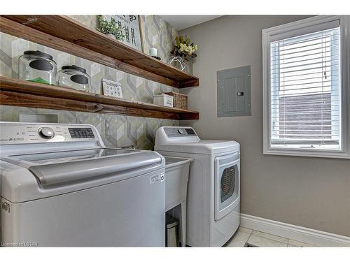 105 Union Avenue, Komoka, ON - Indoor Photo Showing Laundry Room