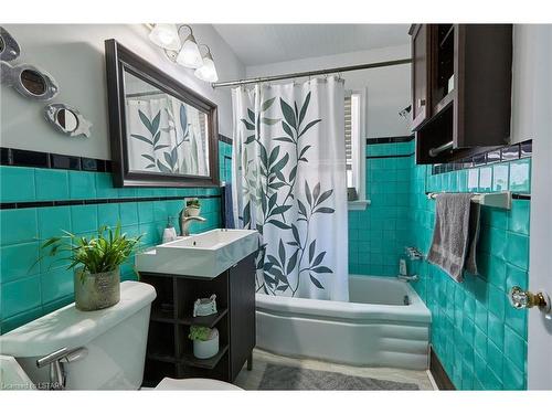 26 Highway Avenue, London, ON - Indoor Photo Showing Bathroom