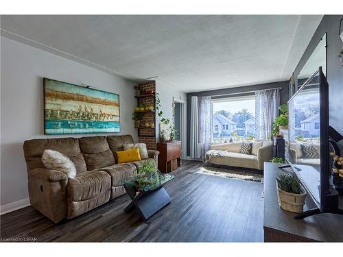 26 Highway Avenue, London, ON - Indoor Photo Showing Living Room