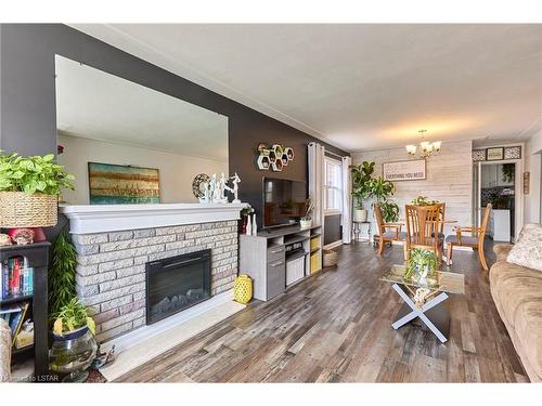 26 Highway Avenue, London, ON - Indoor Photo Showing Living Room With Fireplace