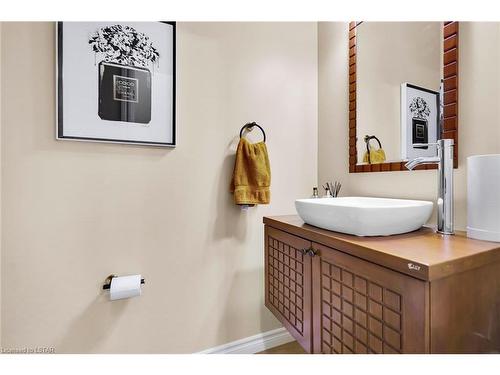 6517 Beattie Street, London, ON - Indoor Photo Showing Bathroom