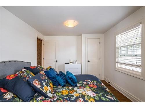 821 Colborne Street, London, ON - Indoor Photo Showing Bedroom