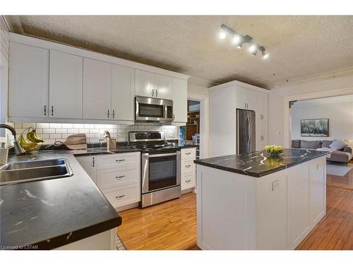 29 Elgin Street N, Athens, ON - Indoor Photo Showing Kitchen With Double Sink With Upgraded Kitchen