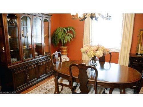 383 Mcnay Place, London, ON - Indoor Photo Showing Dining Room