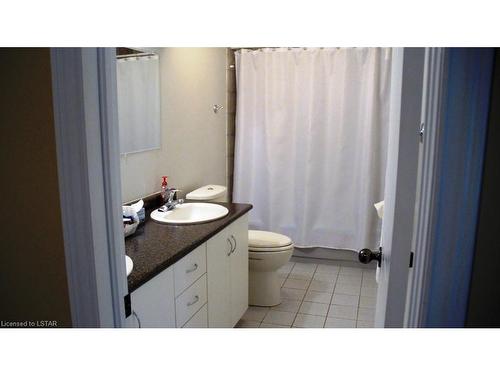 383 Mcnay Place, London, ON - Indoor Photo Showing Bathroom