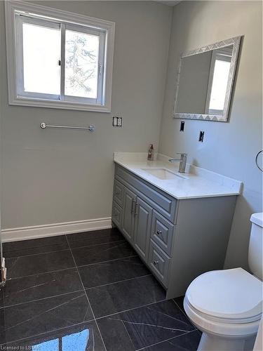 754401 County Road 55 Highway, Woodstock, ON - Indoor Photo Showing Bathroom