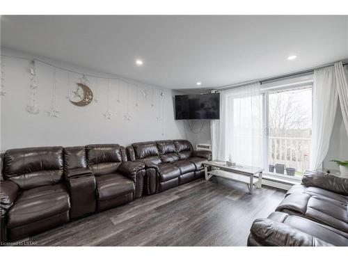 301-1590 Ernest Avenue, London, ON - Indoor Photo Showing Living Room