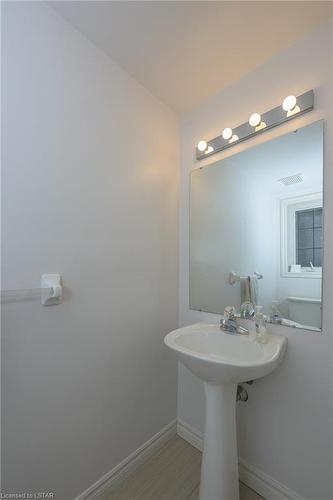26-1100 Byron Baseline Road, London, ON - Indoor Photo Showing Bathroom