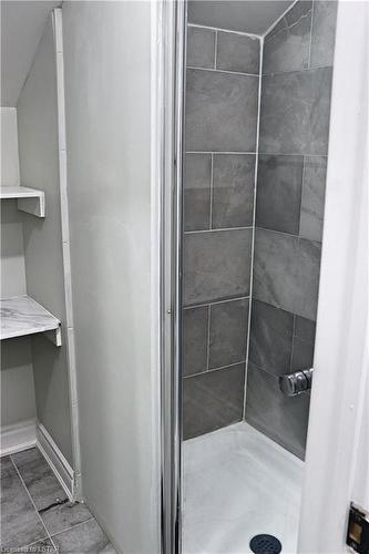 31 Barrett Street, Salford, ON - Indoor Photo Showing Bathroom