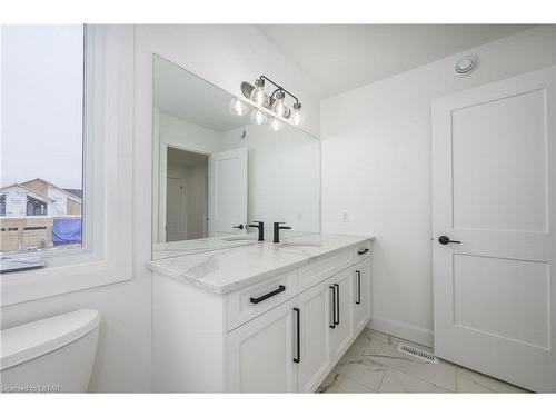 2684 Heardcreek Trail, London, ON - Indoor Photo Showing Bathroom
