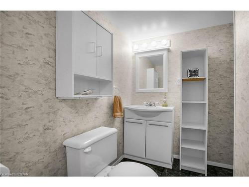 141 Huron Avenue, Komoka, ON - Indoor Photo Showing Bathroom