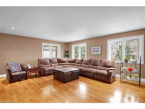 141 Huron Avenue, Komoka, ON - Indoor Photo Showing Living Room