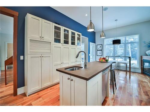 14 Gibbons Place, London, ON - Indoor Photo Showing Kitchen