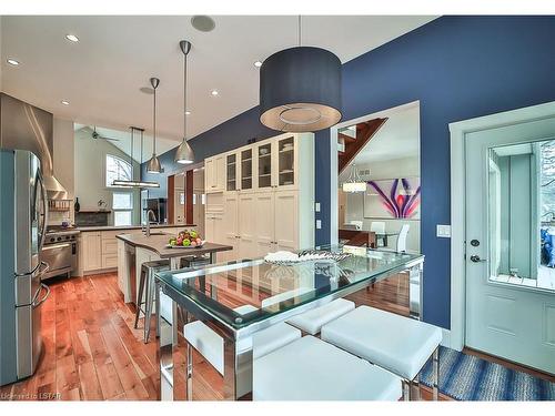 14 Gibbons Place, London, ON - Indoor Photo Showing Kitchen With Upgraded Kitchen