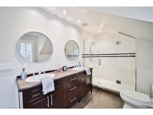 14 Gibbons Place, London, ON - Indoor Photo Showing Bathroom