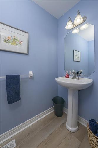 1381 Rosenberg Road, London, ON - Indoor Photo Showing Bathroom