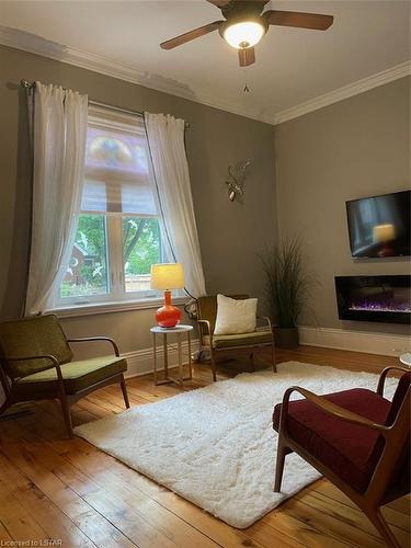 63 Askin Street, London, ON - Indoor Photo Showing Living Room