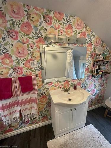63 Askin Street, London, ON - Indoor Photo Showing Bathroom