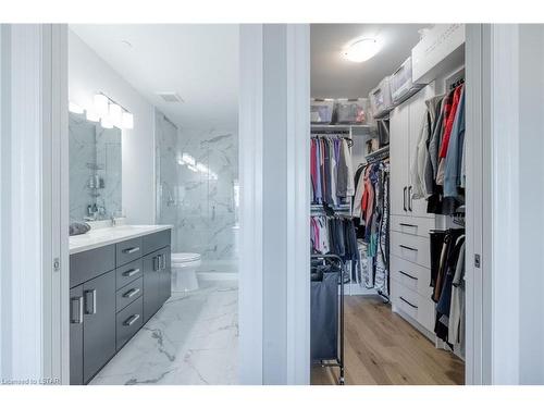 908-460 Callaway Road, London, ON - Indoor Photo Showing Bathroom