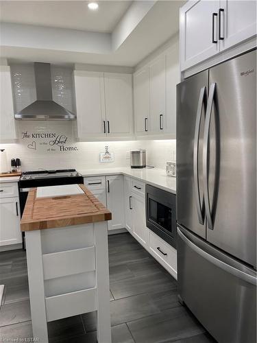 107-480 Callaway Road, London, ON - Indoor Photo Showing Kitchen With Upgraded Kitchen