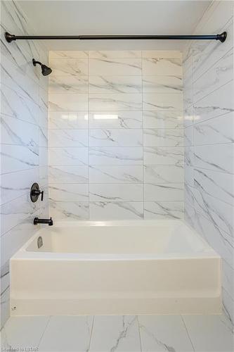 76-35 Waterman Avenue, London, ON - Indoor Photo Showing Bathroom