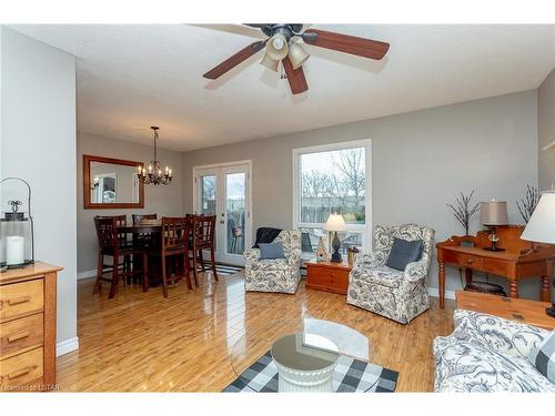 11 Willow Drive, Aylmer, ON - Indoor Photo Showing Living Room