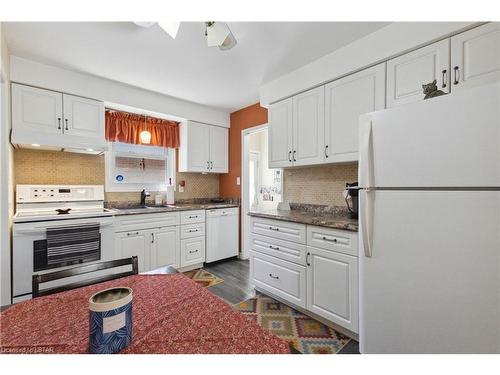 35 Rexway Road, London, ON - Indoor Photo Showing Kitchen