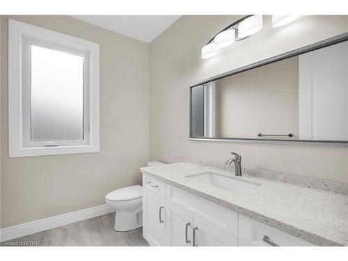 948 Eagletrace Drive, London, ON - Indoor Photo Showing Bathroom