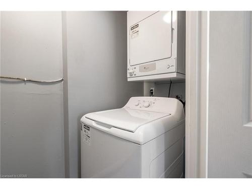 209-650 Cheapside Street, London, ON - Indoor Photo Showing Laundry Room