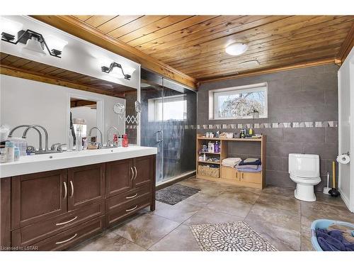 23992 Denfield Road, Middlesex Centre (Twp), ON - Indoor Photo Showing Bathroom