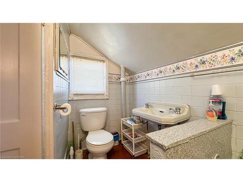 262 Prince Arthur Street, Centralia, ON - Indoor Photo Showing Bathroom