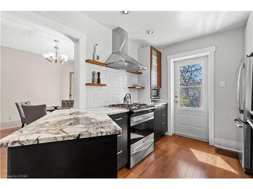 839 Dufferin Avenue, London, ON - Indoor Photo Showing Kitchen With Upgraded Kitchen