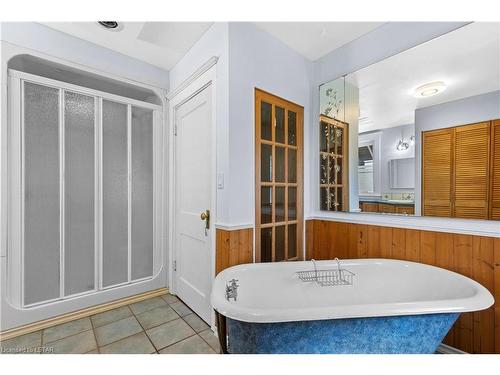 839 Dufferin Avenue, London, ON - Indoor Photo Showing Bathroom