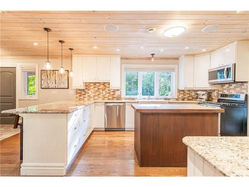 10308 Beach O' Pines Road, Grand Bend, ON - Indoor Photo Showing Kitchen With Upgraded Kitchen