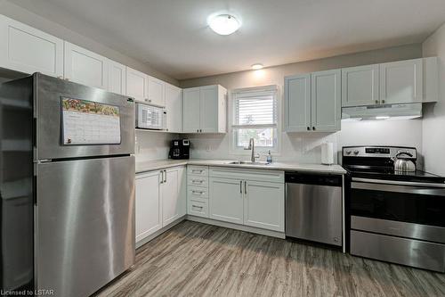 49-217 Martinet Avenue, London, ON - Indoor Photo Showing Kitchen With Stainless Steel Kitchen