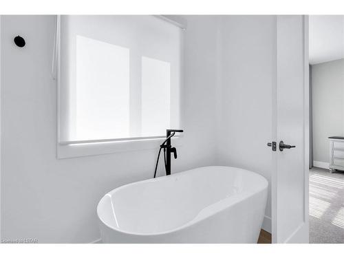 77 Crestview Drive, Komoka, ON - Indoor Photo Showing Bathroom