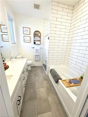 213 Leitch Street, Dutton, ON - Indoor Photo Showing Bathroom