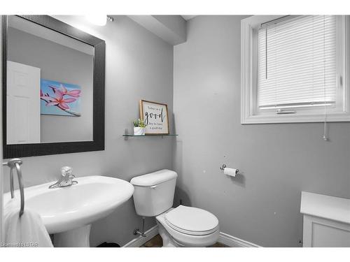 691 Clearwater Crescent, London, ON - Indoor Photo Showing Bathroom