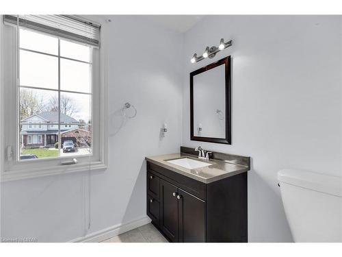 6 Martinet Avenue, London, ON - Indoor Photo Showing Bathroom