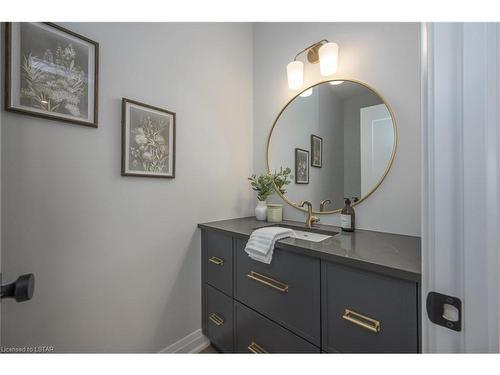 2202 Robbie'S Way, London, ON - Indoor Photo Showing Bathroom