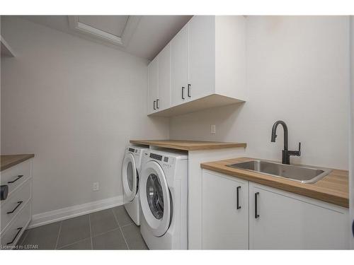 2202 Robbie'S Way, London, ON - Indoor Photo Showing Laundry Room