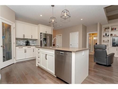 1584 Moe Norman Way, London, ON - Indoor Photo Showing Kitchen With Upgraded Kitchen