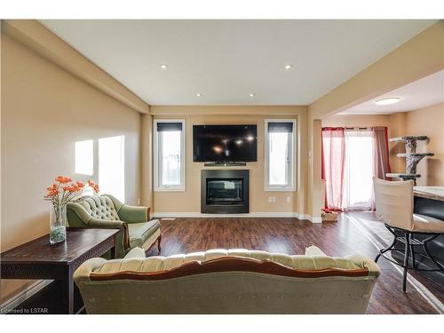 6861 Vallas Circle, London, ON - Indoor Photo Showing Living Room With Fireplace