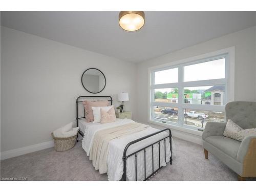 2195 Robbie'S Way, London, ON - Indoor Photo Showing Bedroom