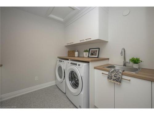 2195 Robbie'S Way, London, ON - Indoor Photo Showing Laundry Room