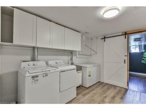 335 Portrush Place, London, ON - Indoor Photo Showing Laundry Room