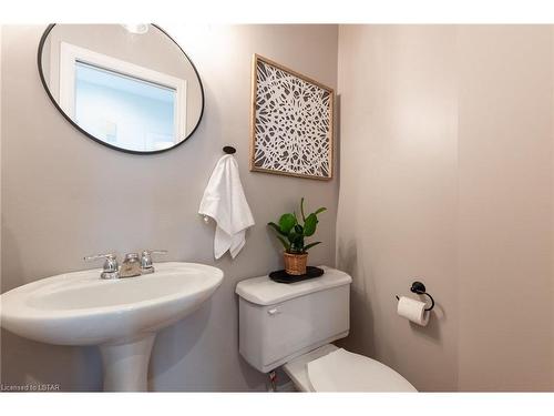 5 Edith Street, London, ON - Indoor Photo Showing Bathroom