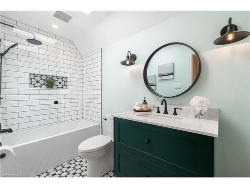 5 Edith Street, London, ON - Indoor Photo Showing Bathroom